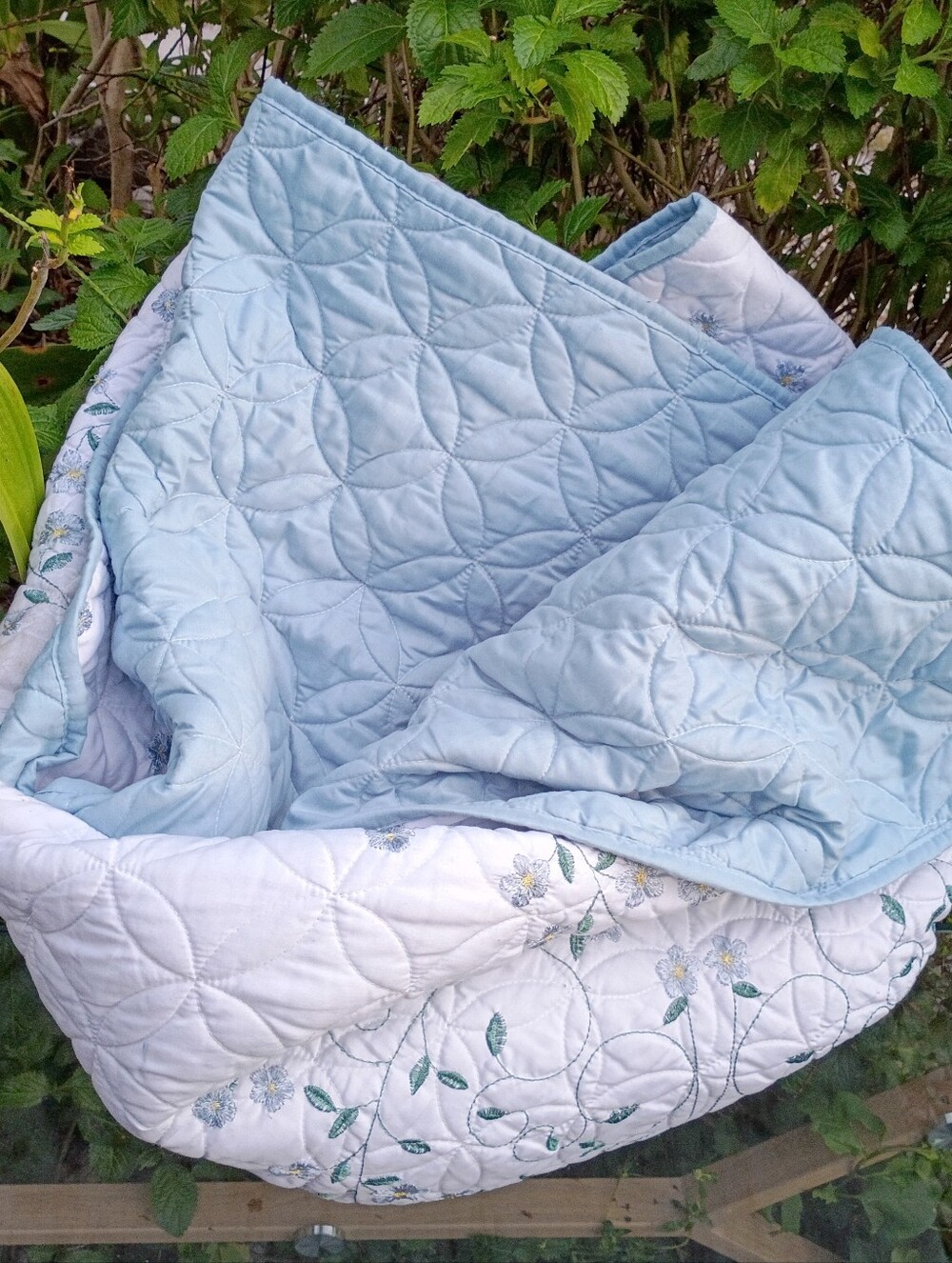 Embroidered Floral Reversible Vintage Scrolling Vine Flowers Quilted Comforter.